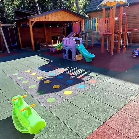 ホリデーパーク Osrodek 9amber ポビエロボ